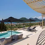 Feline With An Incredible Sea View Villa *