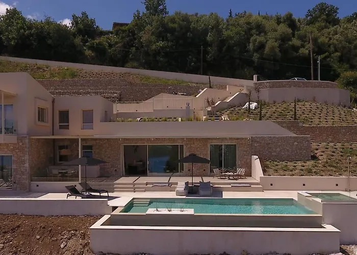 Villa Feline With An Incredible Sea View فيلة نيدري